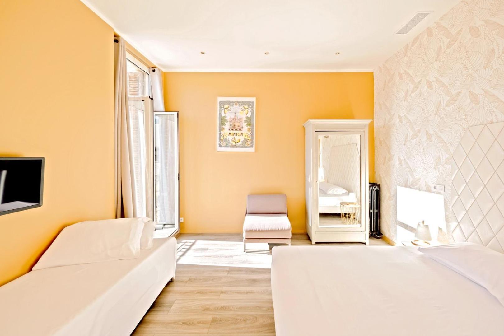 Lemon Hotel