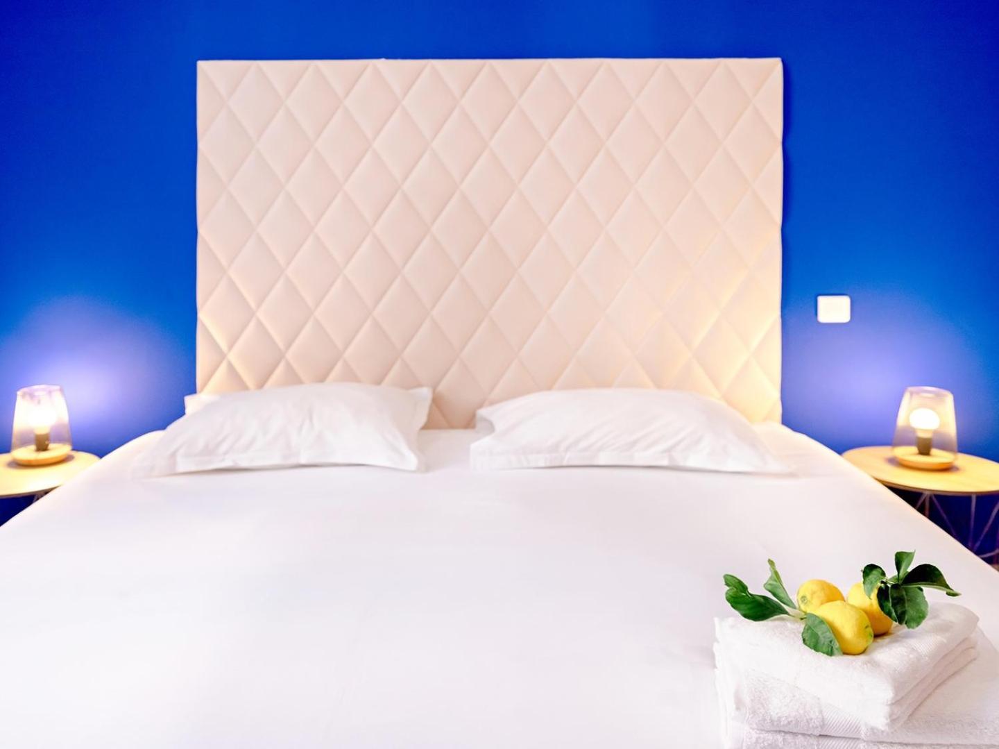 Lemon Hotel