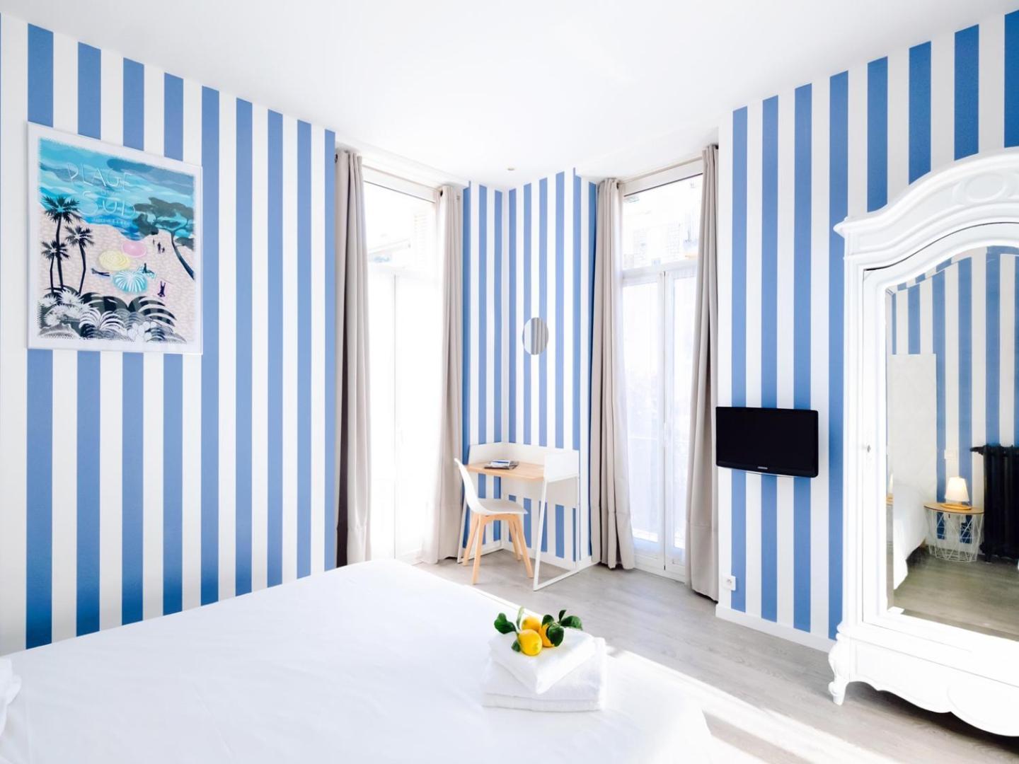 Lemon Hotel